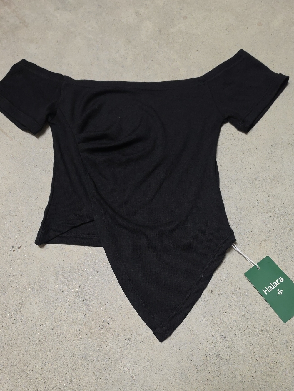 Nwt HALARA crop Top #023